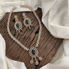 Dark Green Victorian Diamond Pendant Neckpiece - VV1370