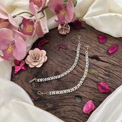 Leaf Shape AD Stone Maatil-Earchain-G15534