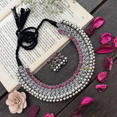 Vriksham Chevron Pattern Oxidized Silver Neckpiece-Red-S922