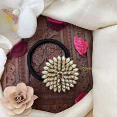 Vriksham Floral Pendant Rubber Band-Motif White-H1024