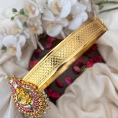 Vriksham Elegant Lakshmi Design Pendant With Plain Hipbelt-Green Bead & Rice Pearls-G21369