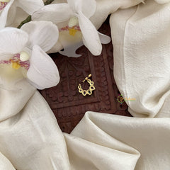 Vriksham Exquisite Golden Naths/Nose pin-Red White & Green-G17884