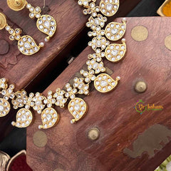 Vriksham Elegant Manga Reversible Kundan Jadau Short Neckpiece-Red Green & White-Green Bead-J4118