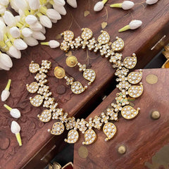 Vriksham Elegant Manga Reversible Kundan Jadau Short Neckpiece-Red Green & White-Green Bead-J4118