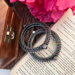 Vriksham Elegant Doted Tribal Oxidized Silver Kada Bnagle-Red Green-S1144