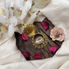 Vriksham Classic Peacock Gold Tone Red Green manga Base Kumkum Box-G20279