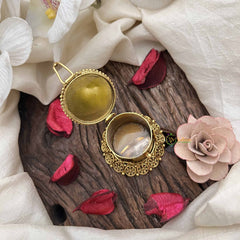 Vriksham Traditional Krishna Idol Top Kumkum Box-Red Green-G20269