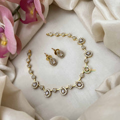 Elegant White Short Pendant Neckpiece-Drop-G12170