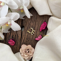 Vriksham Disigner Golden Naths/Nose pin-Red White & Green-Pearl-G18668