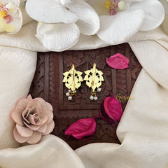 Vriksham Antique Petal Oval Kundan Jadau Press Bugadi-Red Green-Pearl-J3497