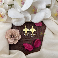 Vriksham Elegant Three Leaf Kundan Jadau Press Bugadi-Red Green-Pearl-J3501