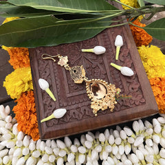 Vriksham  Tilak Shape Green Stone 1 gm Gold Maang Tikka-G20337