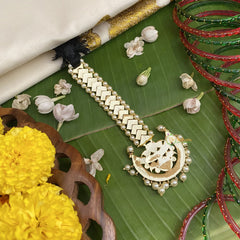 Vriksham Chandran Style Kemp Mang Tikka-Red White-Pearl-G17556