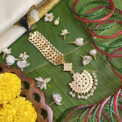 Vriksham Elegant Kemp Mang Tikka-Red Green & White-Pearl-G17557