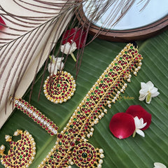 Vriksham Traditional Kemp Tikka With Chandran Suriyan-Red Green & White-Pearl-G19639
