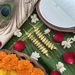 Vriksham Gold Look Alike Round & Three Dot Red Green Traditional Kemp Maatil-G19654