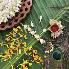 Vriksham Elegant Gold‑Tone Round Style Precious Kemp Mang Tikka-Red White & Green-Pearl-G20497