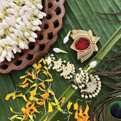 Vriksham Exquisite Traditional Kemp Stone Mang Tikka-Red White-Pearl-G20498