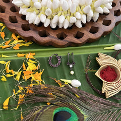 Vriksham Elegant Black Polish Precious Kemp Nath & Bullaku-Red Green-Pearl-G20509