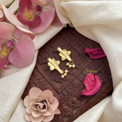 Vriksham Elegant Sunflower Style Kundan Jadau Press Bugadi-Red Green-Pearls-J3802