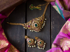 Beautiful high neck choker with earrings in red-green stones-G746