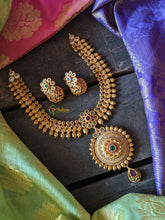 Simple Round Pendant Neckpiece-G516