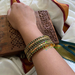 Kada Kundan Bangle-Oval-Green-G3656
