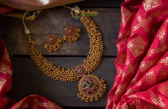 Golden matt round pendant choker - G688