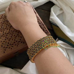 Single Line Kundan Bangle-Triangle -GREEN-OPAQUE-g3651