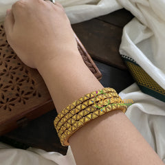 Single Line Kundan Bangle-Triangle -Yellow Gold Glossy-g3648