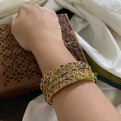 Single Line Kundan Bangle-Triangle-Glossy-Gold Yellow-G3639