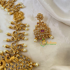 Unique Short Neckpiece with Pendant-Red-G6452