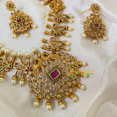 Unique Short Neckpiece with Pendant-Red Green-G6453