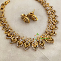 Elegant Simple Maanga Short Neckpiece-White-G9063