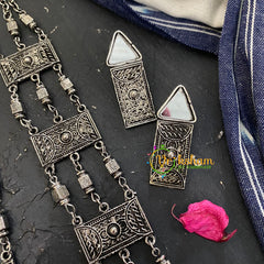 Geometric Silver look Alike Pendant Neckpiece-S345