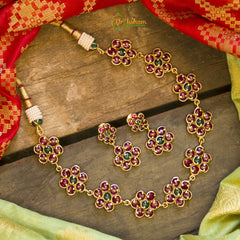 Flower shaped Kemp Neckpiece - Red-Green-G638