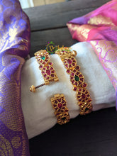 Red Green Kemp Screw Type Bangles -G1203