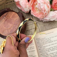 Vriksham Black & Cream Bold Diamond Pattern With Gold-Toned  Enamel Openable Kada Bangle-G21868