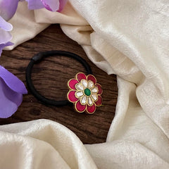 Jadau Kundan Floral Pendant Rubber Band-J2354