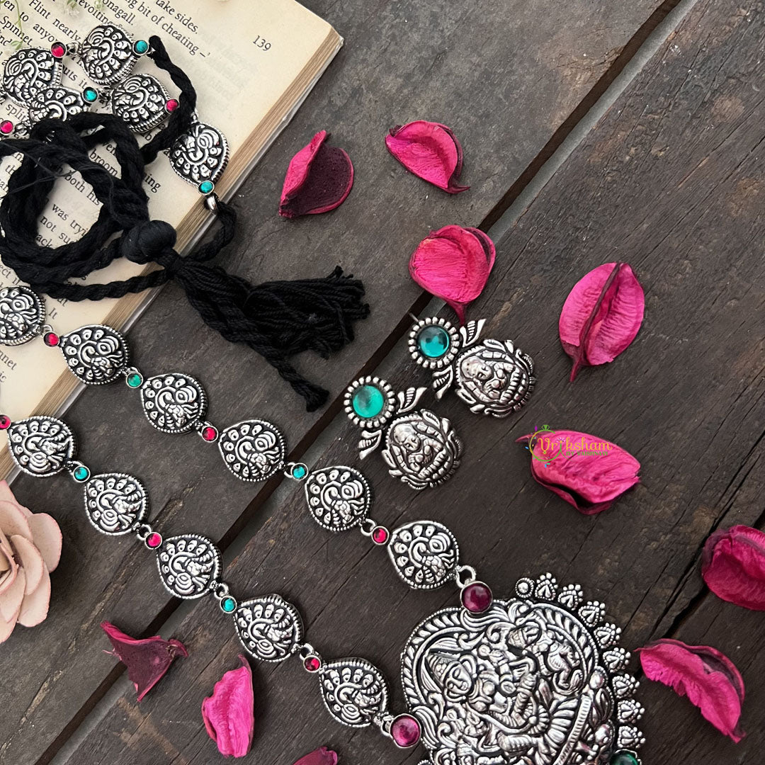 Vriksham Lakshmi With Paisley Motif Chain Oxidized Silver With Black Thread Neckpiece-Red Green-S989