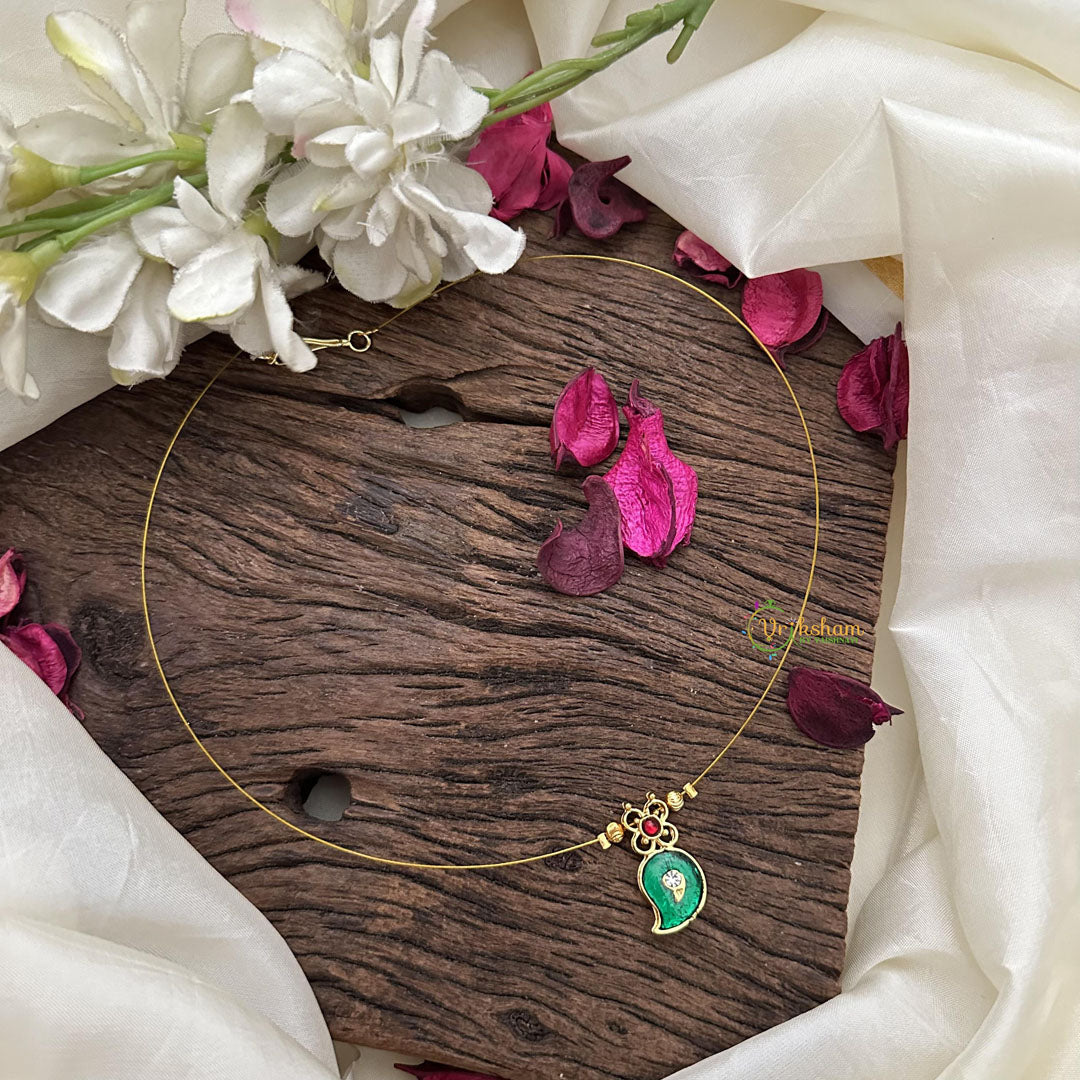 Elegant Single Green Kemp Stone Manga Pendant Invisible Chain-G15537