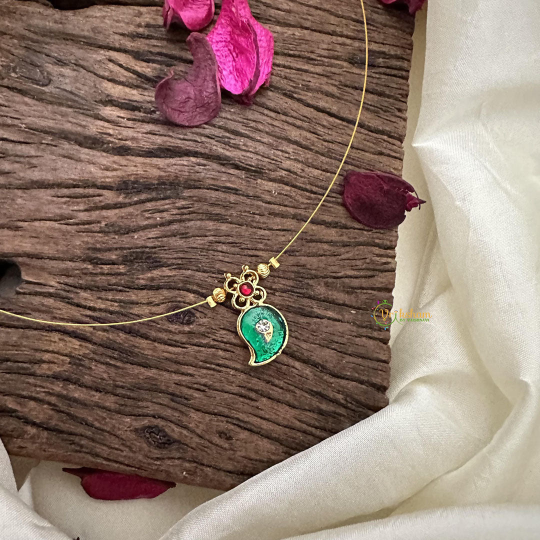Elegant Single Green Kemp Stone Manga Pendant Invisible Chain-G15537