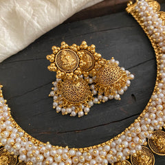 Samantha Cluster Pearl Choker With Lakshmi Coin - G12468