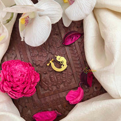 Vriksham Peacock Motif Red Green & White Reversible Kundan Jadau Press Naths/Nose Pin-J4101