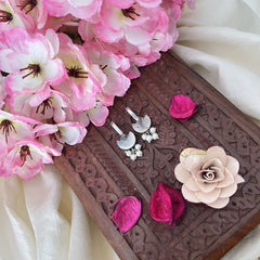 Vriksham Diya Shape Maharashtrian Style Press Bugadi-Red Green-White Bead-J3132