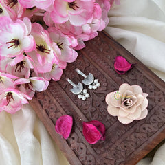 Vriksham Diya Shape Maharashtrian Style Press Bugadi-Firosa-White Bead-J3131