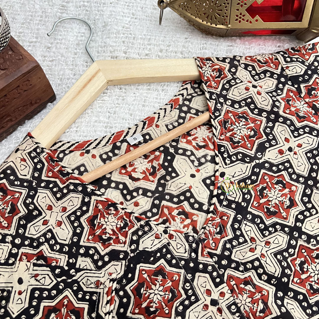 Vriksham Premium Floral Printed Readymade Blouse-Kalamkari Print-Off White Black & Red-VS4527
