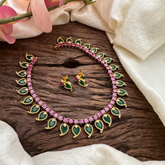 Unique Green Stone Manga Short Neckpiece-G13294