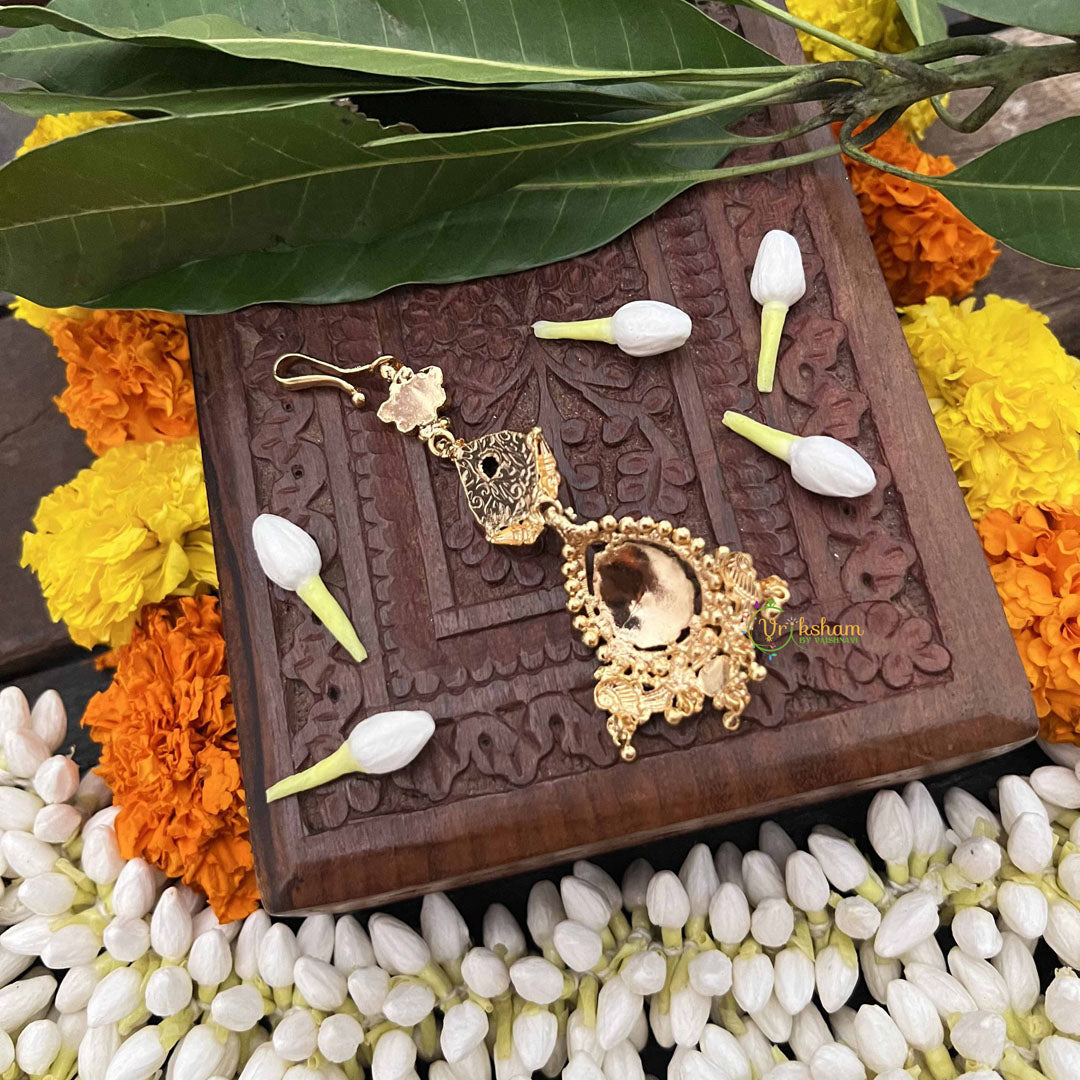 Vriksham  Tilak Shape Green Stone 1 gm Gold Maang Tikka-G20337