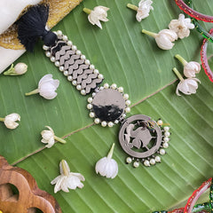 Vriksham Traditional Black Polish Kemp Stone Mang Tikka-G17559